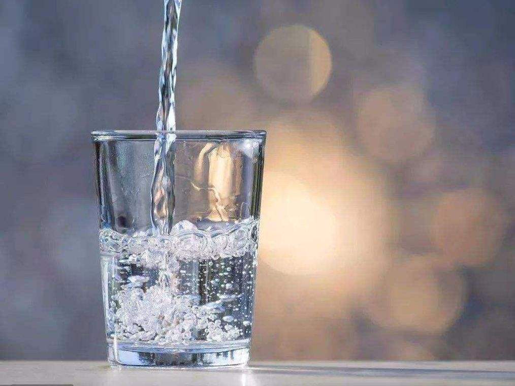 健身中补水你真的喝对了吗？喝水还是运动饮料？